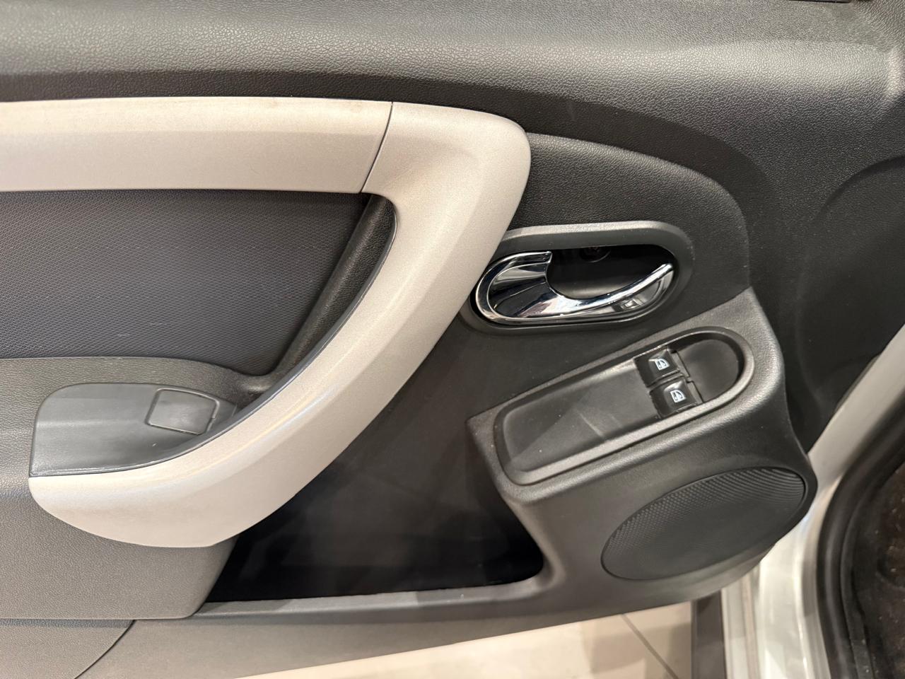 2018 RENAULT DUSTER 5 PTS ZEN TA AAC VE DEL MP3 R-16